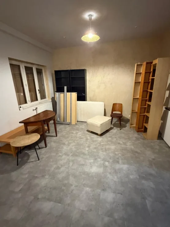 Pièce meublée avant débarras, maison à Lyon 1er