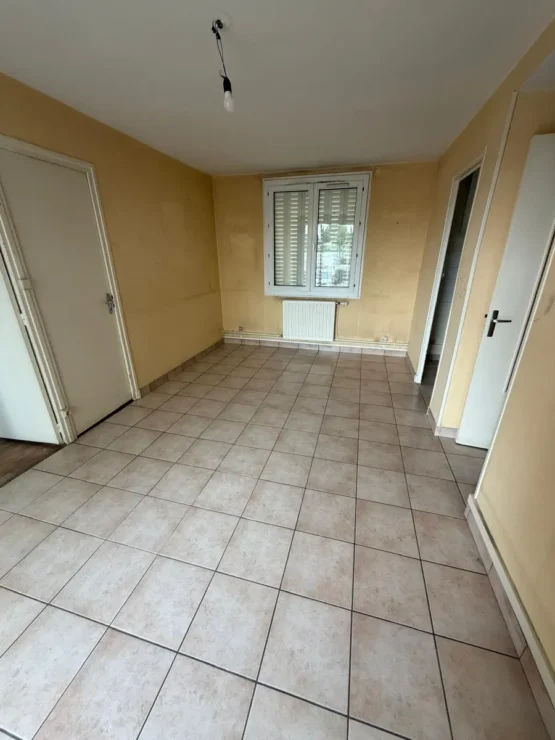 Pièce vide après désencombrement, appartement à Lyon 5e